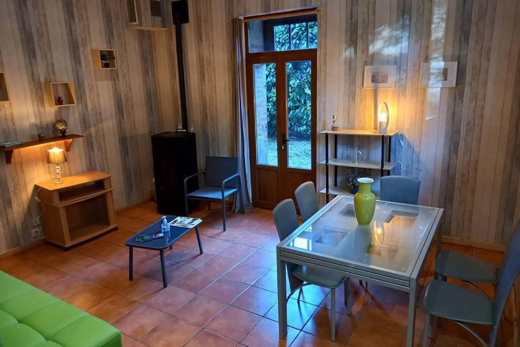 Suite Dans Le Jardin Du Chateau Agonges Buitenkant foto