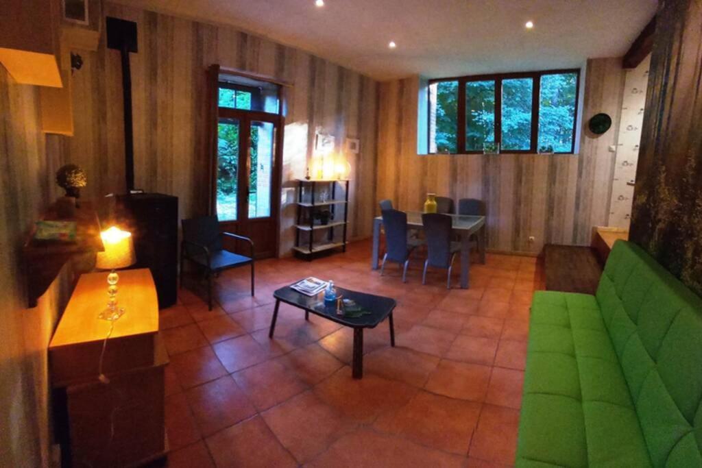 Suite Dans Le Jardin Du Chateau Agonges Buitenkant foto